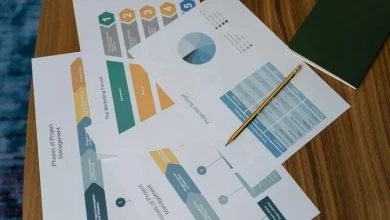 Comparison diagram of traditional and integrated design project workflows.